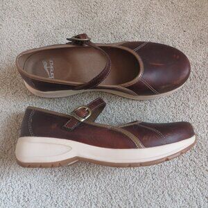 Dansko Steffi Women’s Shoes/Clog size 8/38 Mary Jane Brown Distressed Leather